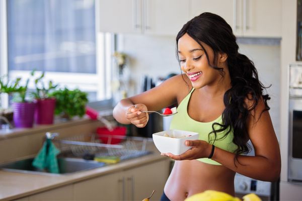 fit girl eating
